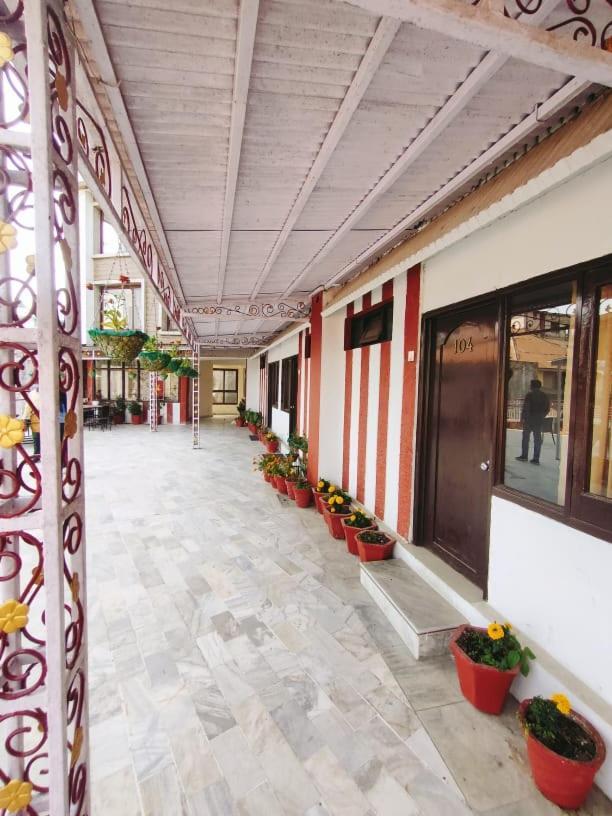 Deep Hotel Mussoorie Buitenkant foto
